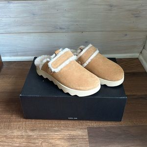 NWT- Sorel Viibe Cozy Suede Clogs- Size 7